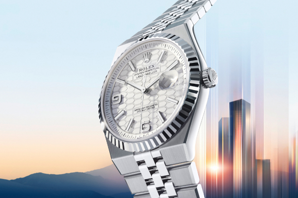 Zifferblatt einer Rolex Uhr mit dem Zeiger auf 10 Minuten