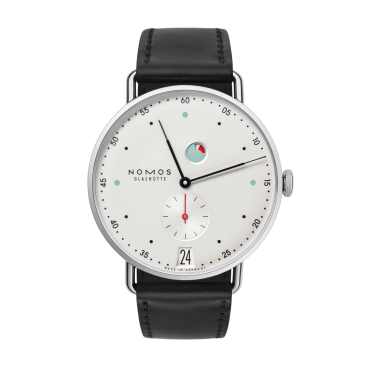 Metro Datum Gangreserve von NOMOS Glashütte bei Juwelier Müller in Kempten und Oberstdorf