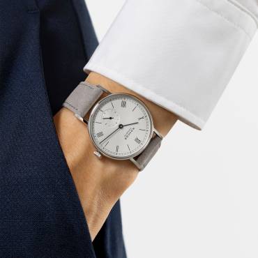 Ludwig 33 – 75 Jahre Grundgesetz von NOMOS Glashütte bei Juwelier Müller in Kempten und Oberstdorf