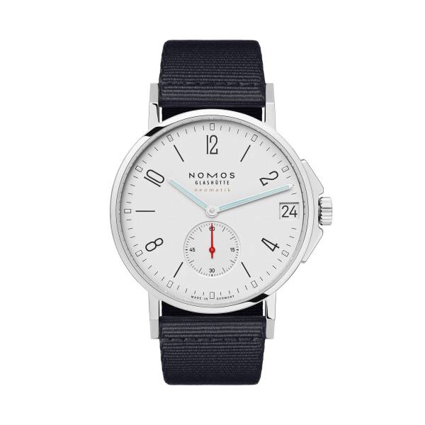 Ahoi neomatik 38 Datum mit Saphirglasboden von NOMOS Glashütte bei Juwelier Müller in Kempten und Oberstdorf