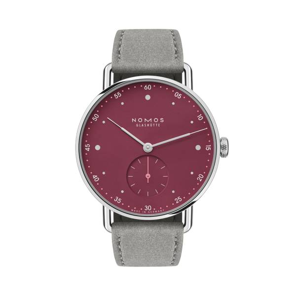 Metro 33 muted red von NOMOS Glashütte bei Juwelier Müller in Kempten und Oberstdorf